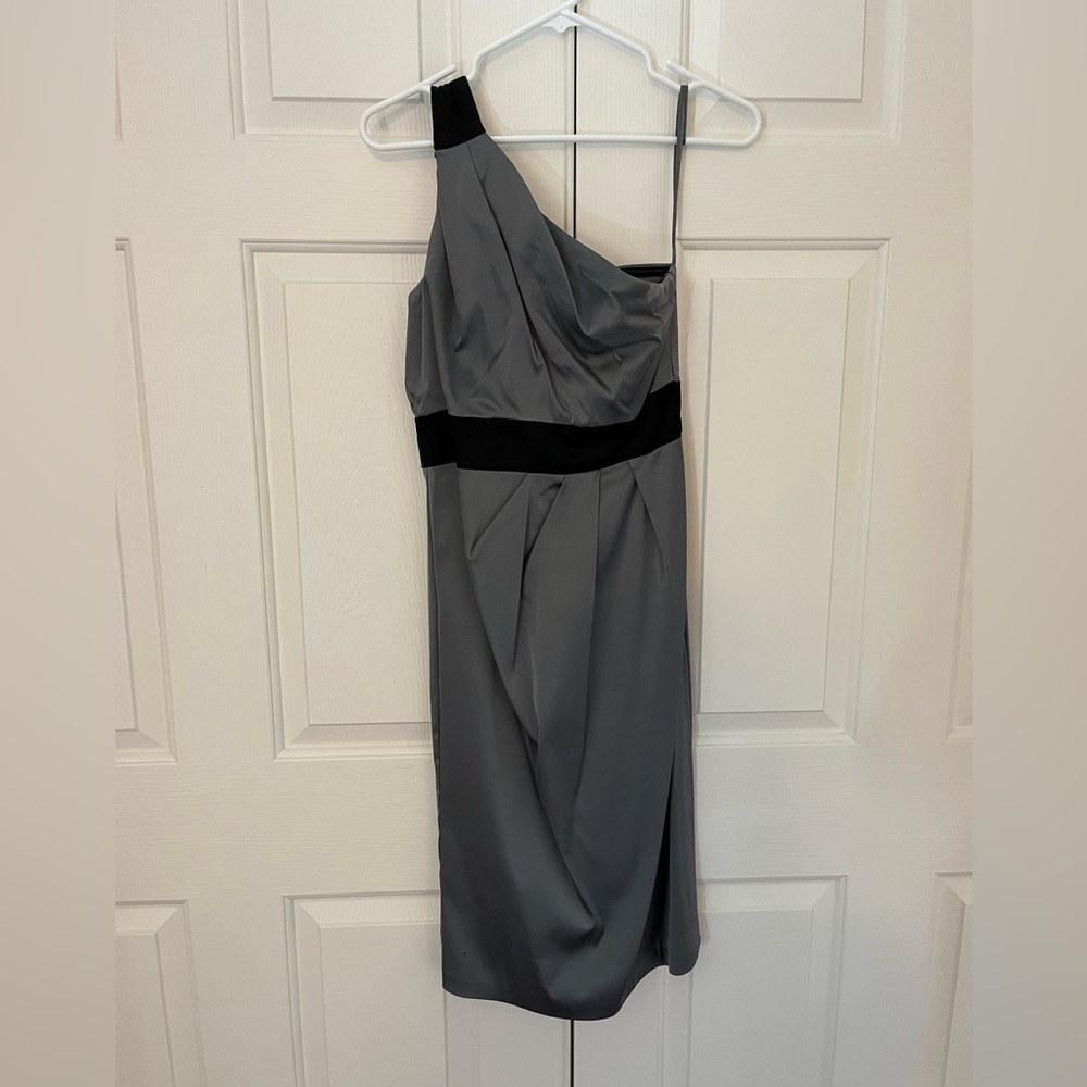 Donna Ricco size 4 Silver/Gray & Black one should semi formal dress